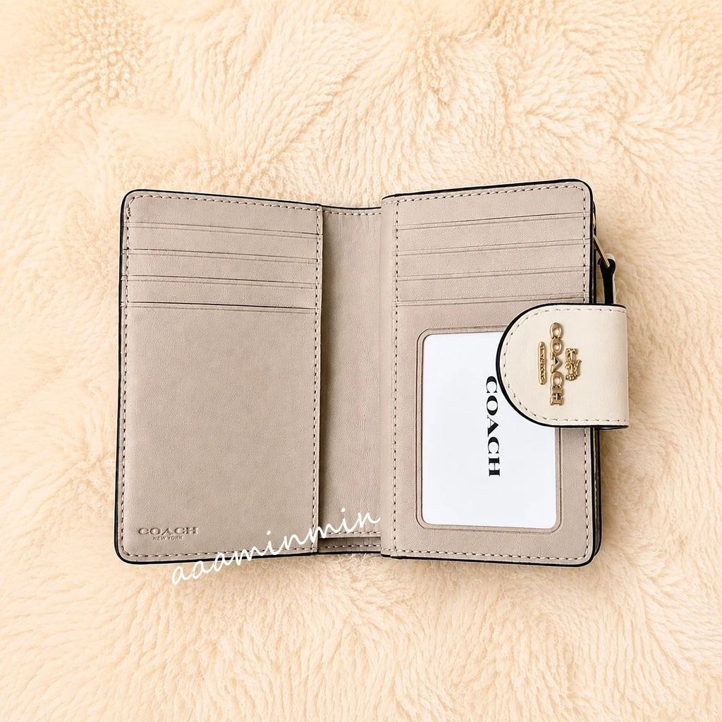 NWT Coach Medium Corner Zip Wallet With Star Print CW530